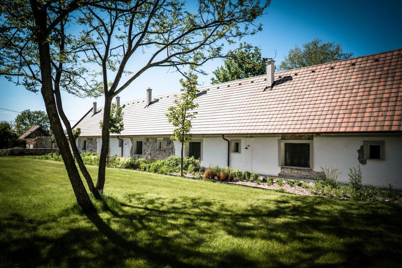 Pajta Apartman Es Vendeghaz Tata Exteriér fotografie