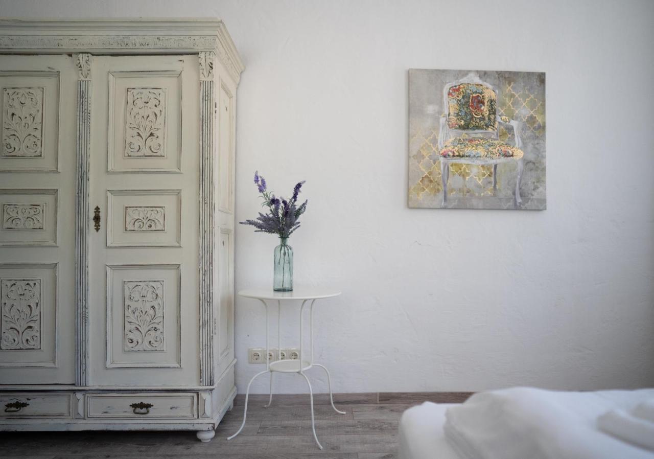 Pajta Apartman Es Vendeghaz Tata Exteriér fotografie