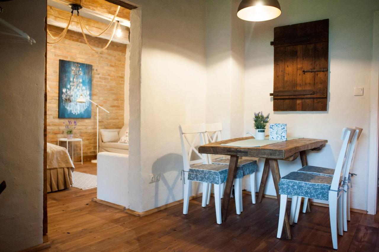 Pajta Apartman Es Vendeghaz Tata Exteriér fotografie