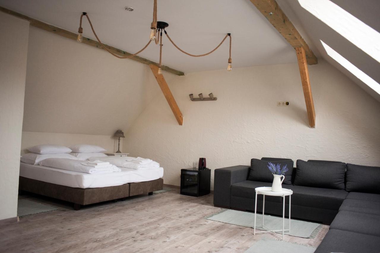 Pajta Apartman Es Vendeghaz Tata Exteriér fotografie