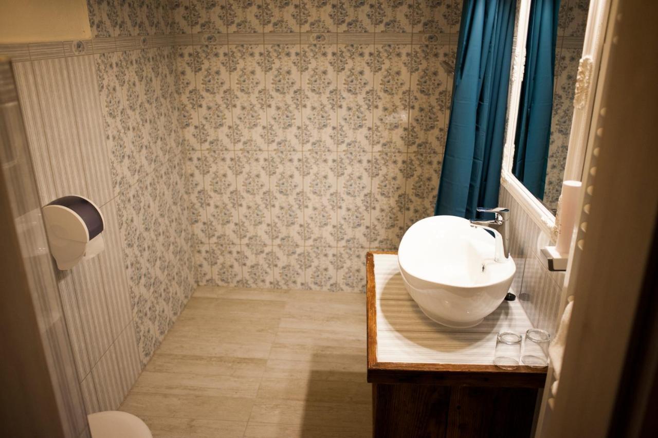Pajta Apartman Es Vendeghaz Tata Exteriér fotografie
