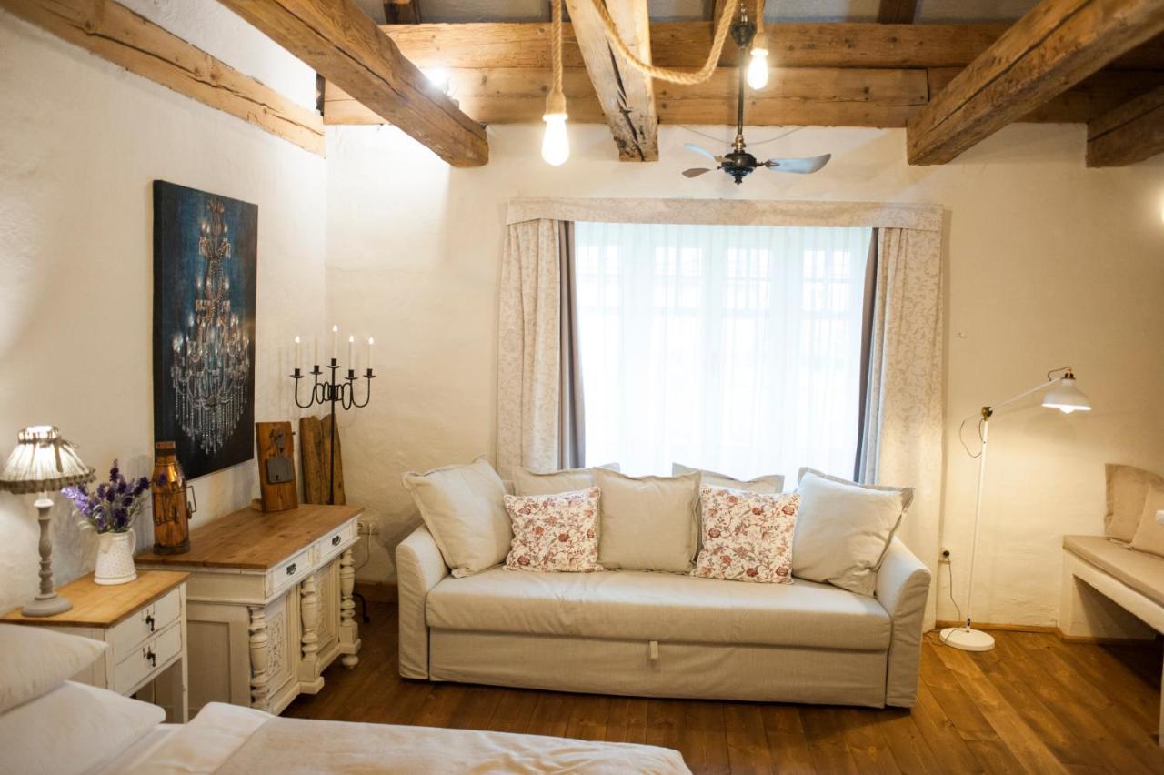 Pajta Apartman Es Vendeghaz Tata Exteriér fotografie