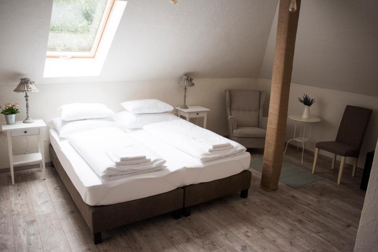 Pajta Apartman Es Vendeghaz Tata Exteriér fotografie