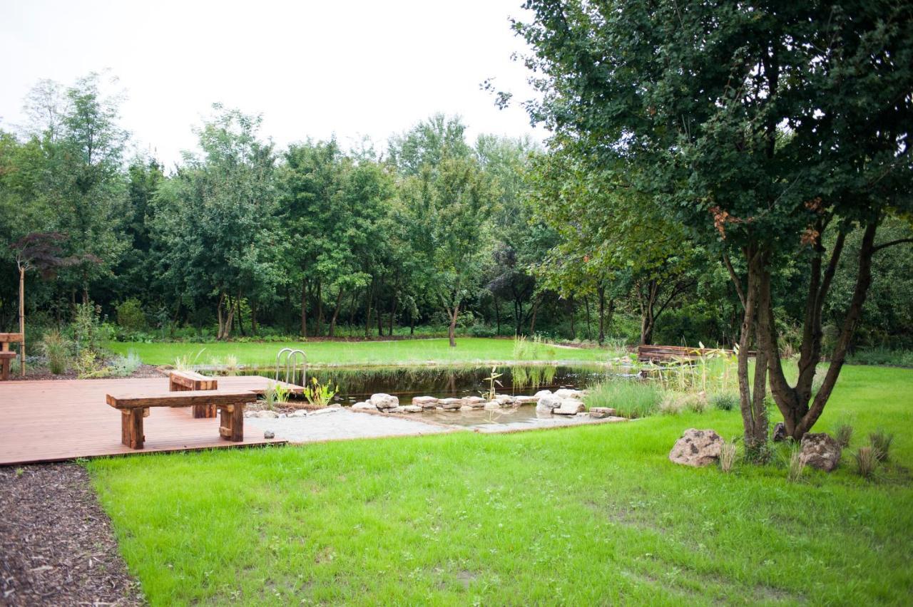 Pajta Apartman Es Vendeghaz Tata Exteriér fotografie
