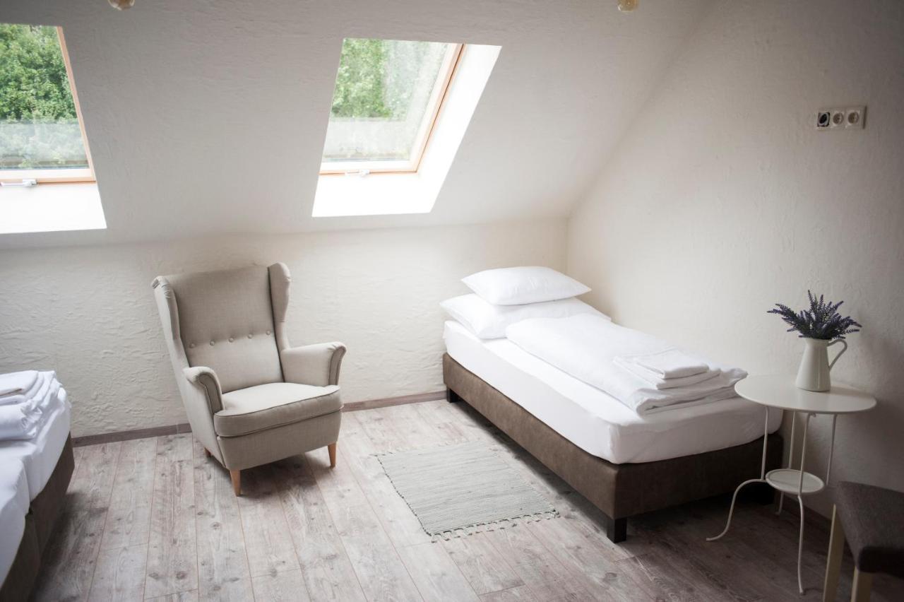 Pajta Apartman Es Vendeghaz Tata Exteriér fotografie