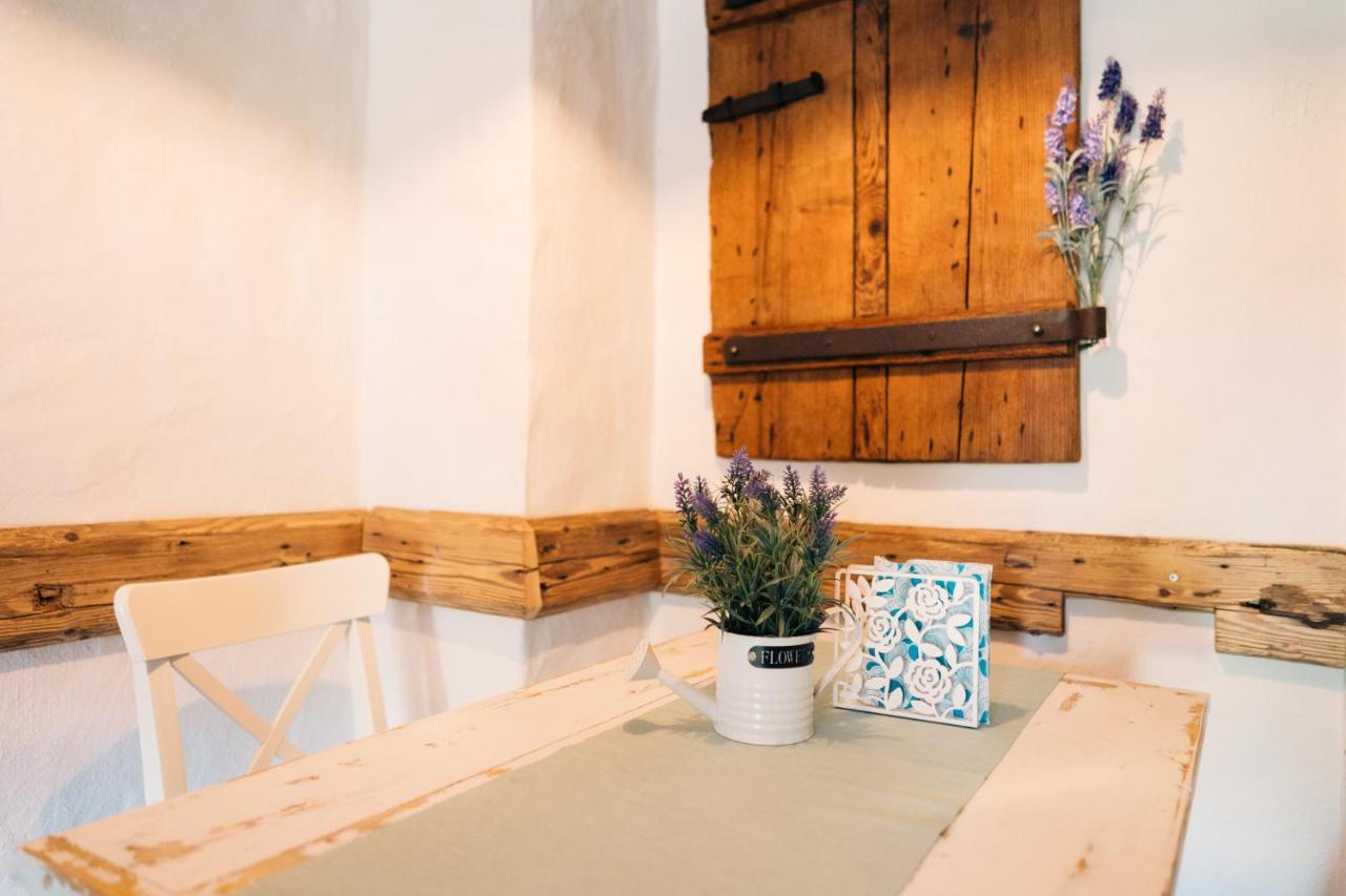 Pajta Apartman Es Vendeghaz Tata Exteriér fotografie